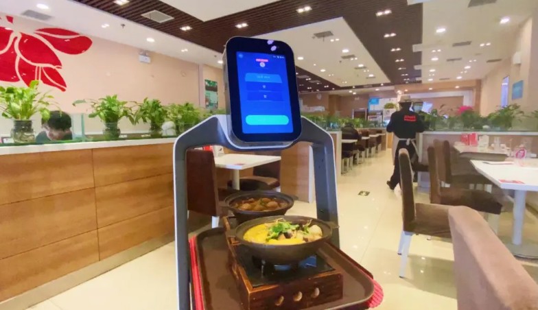 猎户星空机器人赋能餐厅智能化，智慧化服务让顾客满意，门店增效(图1)